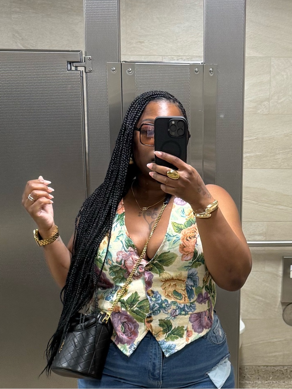 Floral V-Neck Vest - Multicolor Roses - Picture 3 of 5